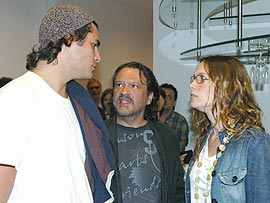 Thiago Lacerda e Vanessa Lóes conversam com Luis Melo
