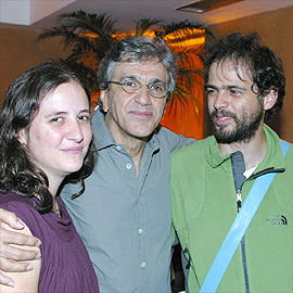 Caetano com o filho Moreno e Paula Lavigne