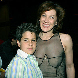 Claudia Raia com o filho Enzo