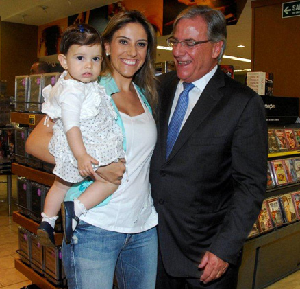Daniela Zurita com a filha, Maria Eduarda, e o pai, Ivan Zurita