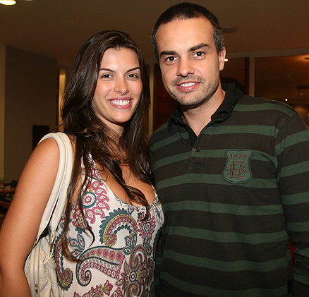 Márcio Kieling ao lado da namorada, Jaqueline Fernandes