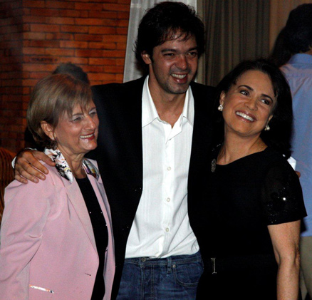 Yolanda Brino, Bruno Mazzeo e Regina Duarte no jantar beneficente