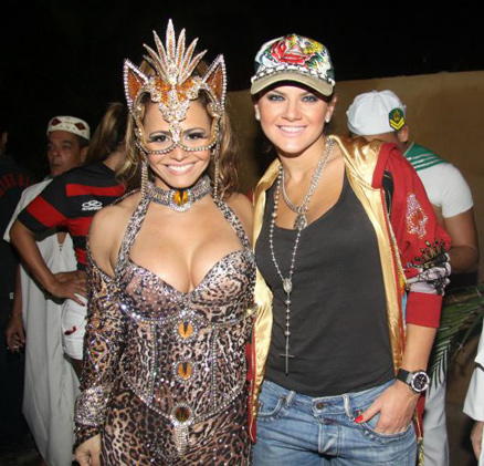 Viviane Araújo e Mirella Santos na festa à fantasia