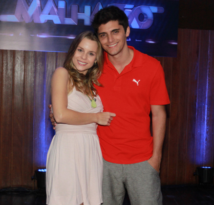 O novo casal de protagonistas de Malhação, Daniela Carvalho e Bruno Gissoni, posou junto para as fotos