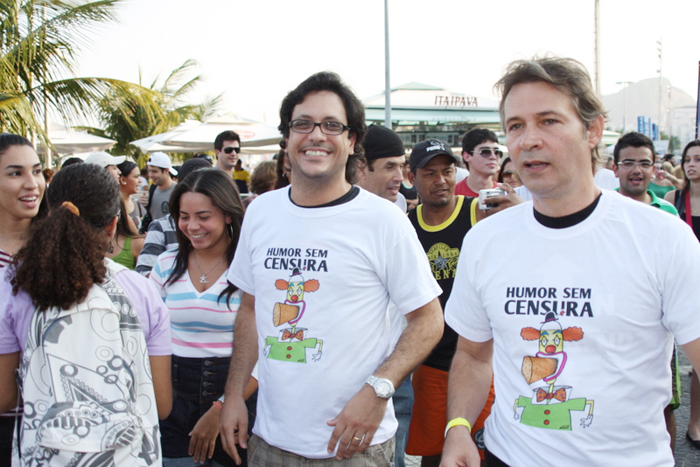 Lucio Mauro Filho e Nelson Freitas vestiram a camiseta do Humor sem Censura