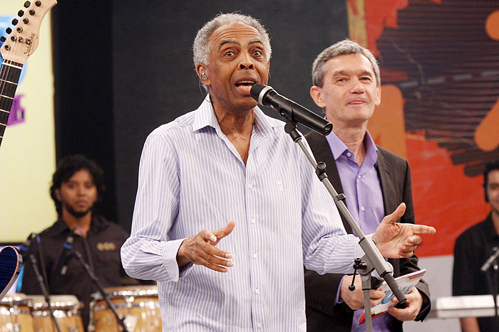Gilberto Gil cantou no especial de 10 anos do Altas Horas