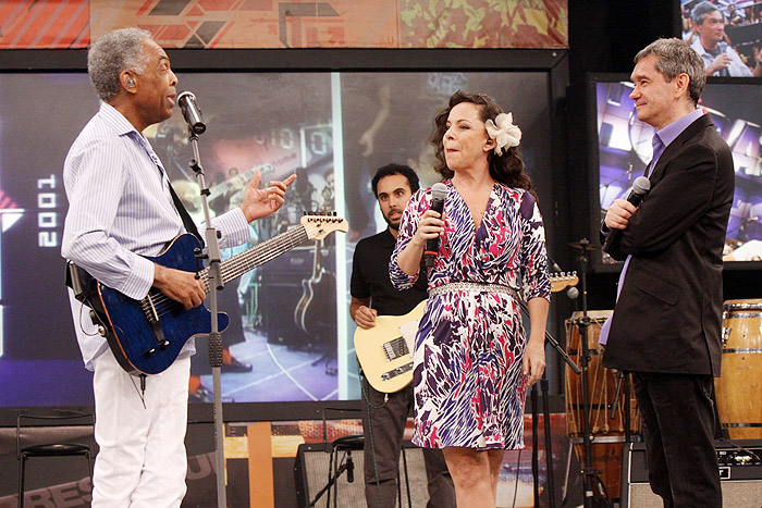 Bebel Gilberto cantou ao lado de Gilberto Gil no palco da atração da Rede Globo