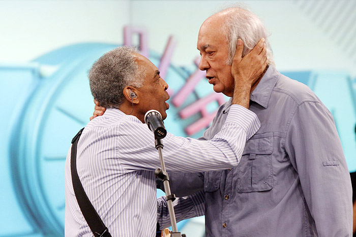 Erasmo Carlos e Gilberto Gil se cumprimentaram no especial