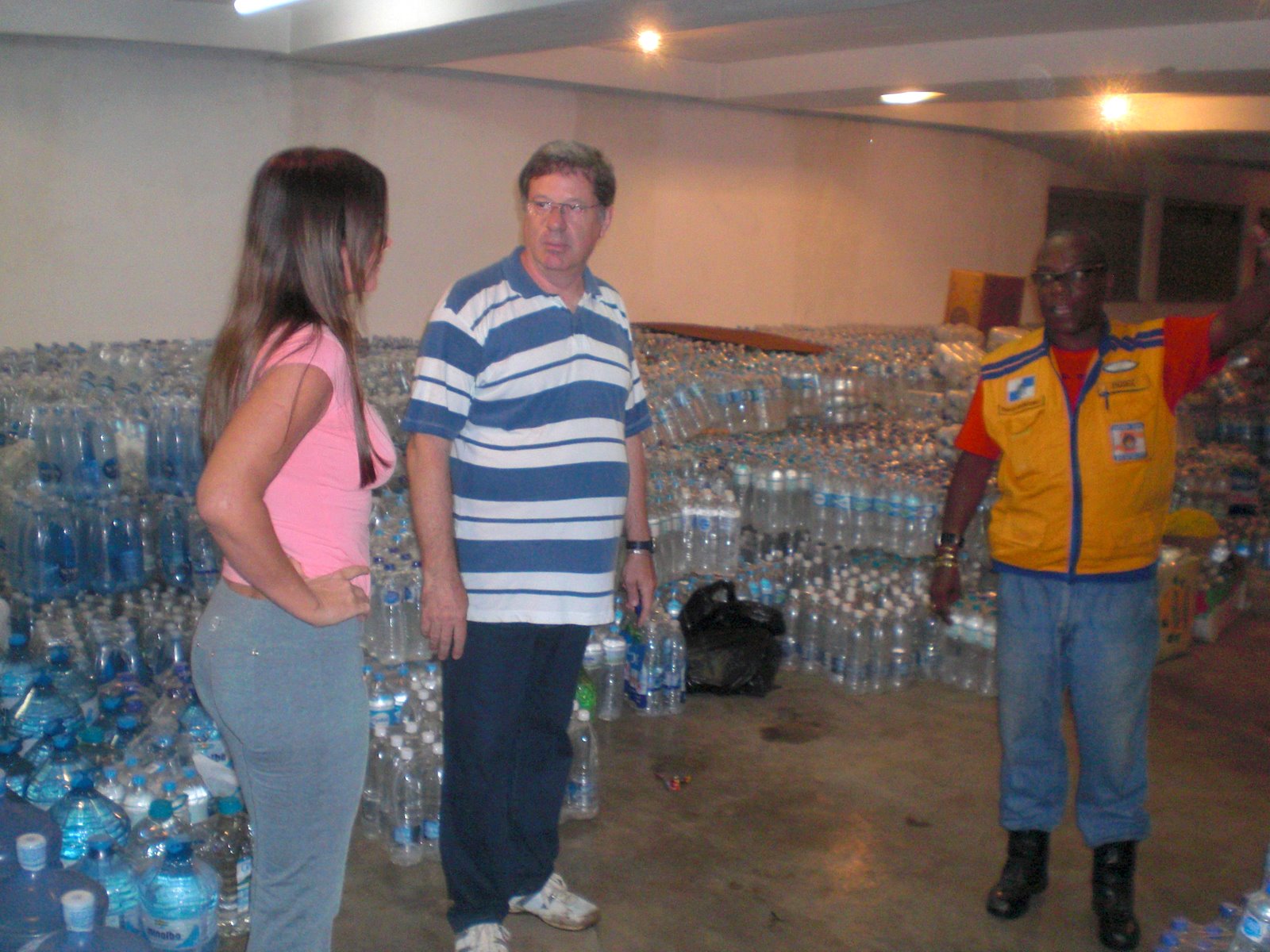 Ex-modelo doou alimentos, roupas e água para as vítimas das enchentes