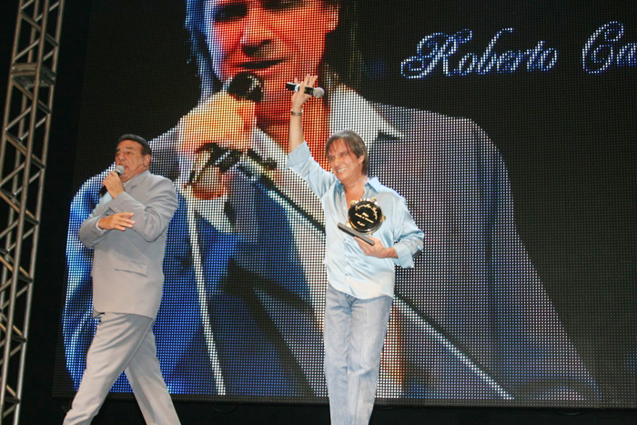 Roberto subiu ao palco para receber sua homenagem
