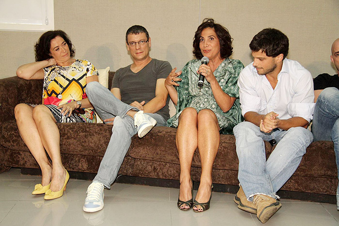 Elenco do seriado Divã, que estreia em abril, na Globo, conversou com a imprensa na manhã desta quinta-feira (17)
