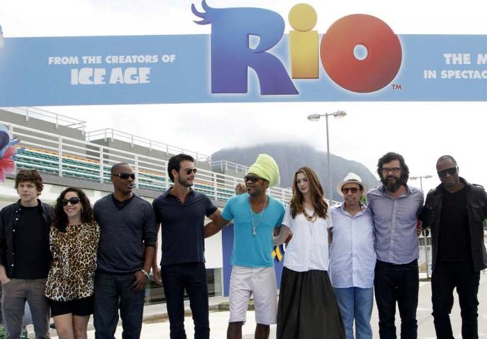 Anne Hathaway e elenco de Rio