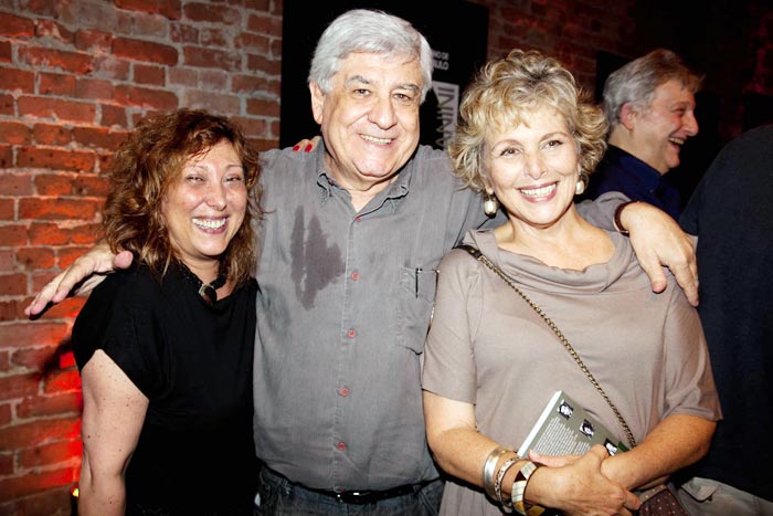Irene Ravache com o dramaturgo Lauro Cesar Muniz e a esposa Barbara Bruno