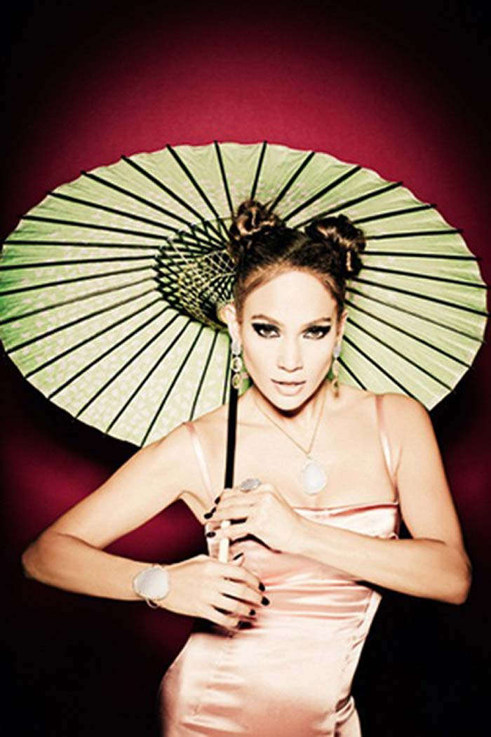 Jennifer Lopez posou como uma gueixa para promover a  joalheria Tous