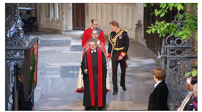Príncipe William rumo ao altar, ao lado do  irmão, Harry