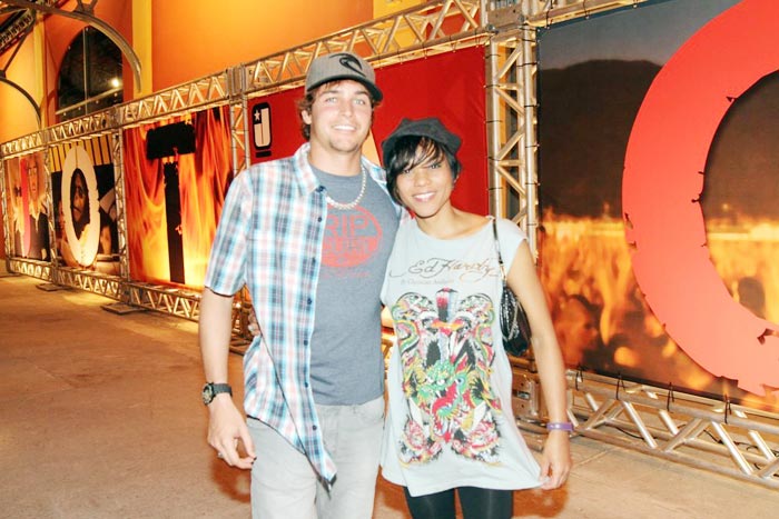Felipe Dylon e a namorada Aparecida Petrowky, prestigiaram o show da Banda Jota Quest, no Píer Mauá, Zona Portuária do Rio
