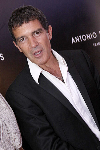 Antonio Banderas recebeu famosos no lançamento