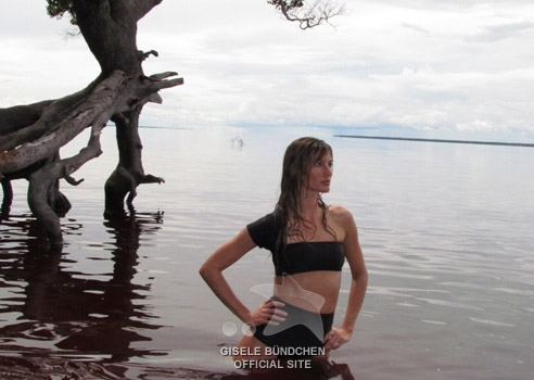 Gisele Bündchen mostra os bastidores de ensaio na Amazônia