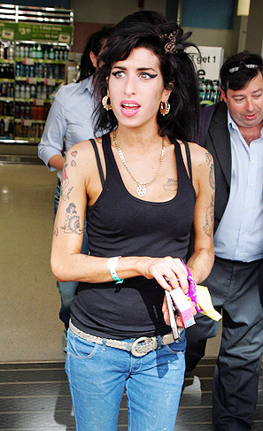 Morre Amy Winehouse: Relembre momentos da carreira da cantora