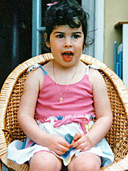 Veja Amy Winehouse quando criança, antes de ser famosa