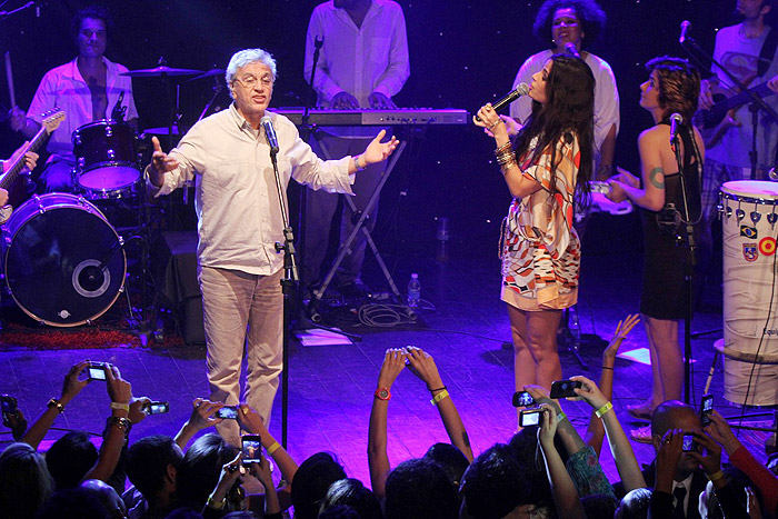 Caetano Veloso e Emmanuele Araújo emocionaram a plateia