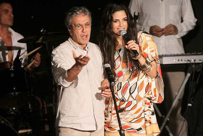 Caetano Veloso divide o palco com Emmanuele Araújo.Álbum de Fotos!