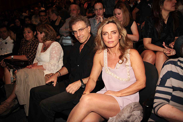 Bruna Lombardi e Carlos Alberto Riccelli prestigiaram o espetáculo