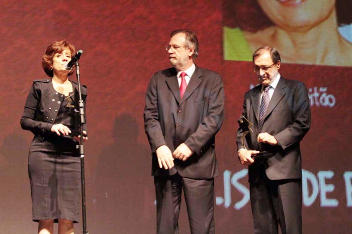 Miriam Leitão recebe o prêmio