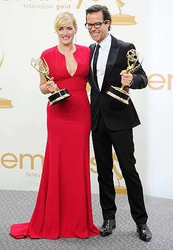 Guy Pearce e Kate Winslet também foram premiados no Emmy Awards