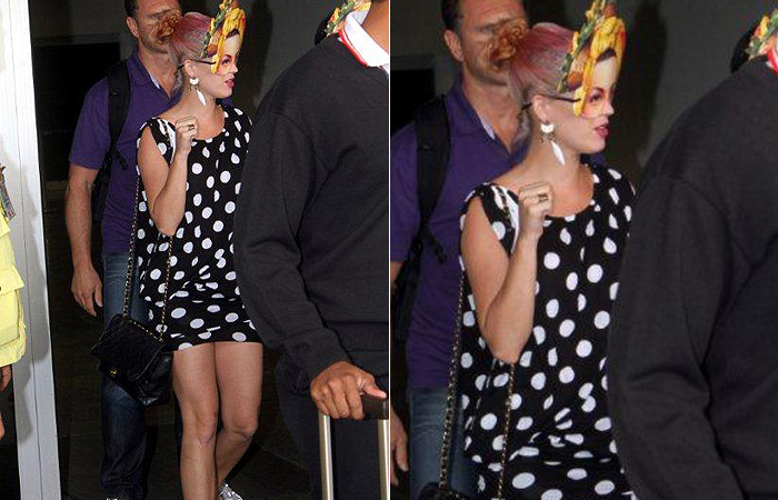Katy Perry chega ao Rio usando máscara de Carmem Miranda - Ag.News