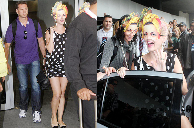 Katy Perry chega ao Rio usando máscara de Carmem Miranda - Ag.News