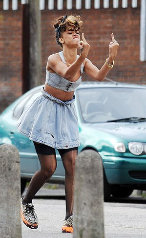 Rihanna grava clipe em fazenda na Irlanda