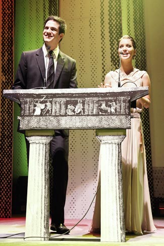 Mateus Solano e Nathalia Dill foram os apresentadores da noite. 