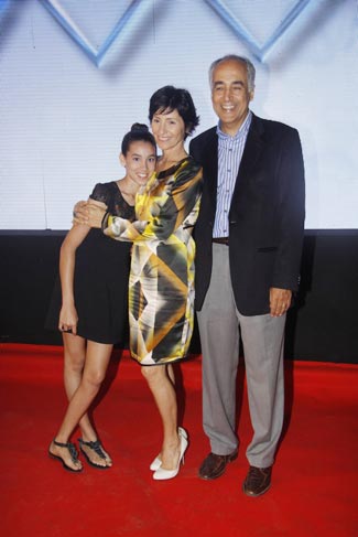 Cássia Kis Magro com a filha Maria Cândida e o marido João Baptista Magro Filho