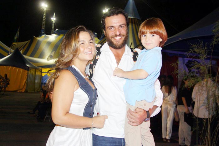 Rodrigo Lombardi levou a família ao circo