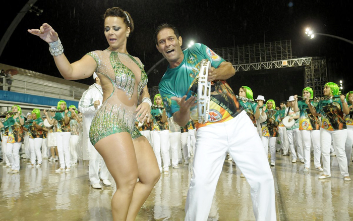 Viviane Araújo mostrou seu rebolado já bastante conhecido durante o carnaval