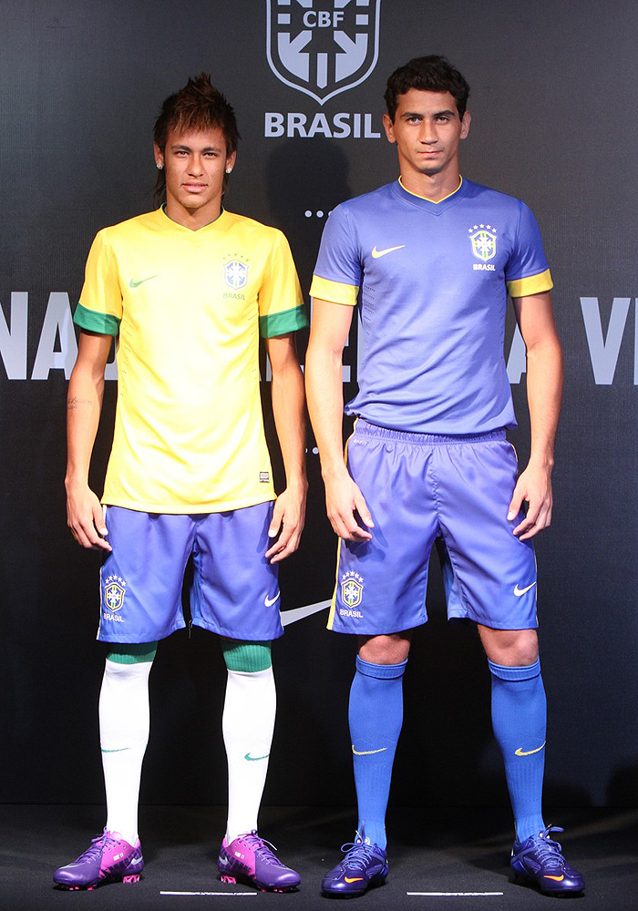 Neymar apresenta novo uniforme da Seleção Brasileira