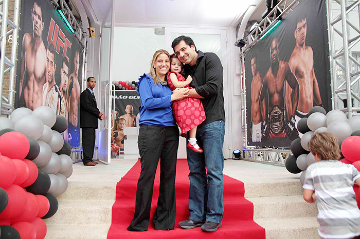 Fausto Silva comemora aniversário do filho com festa UFC em SP