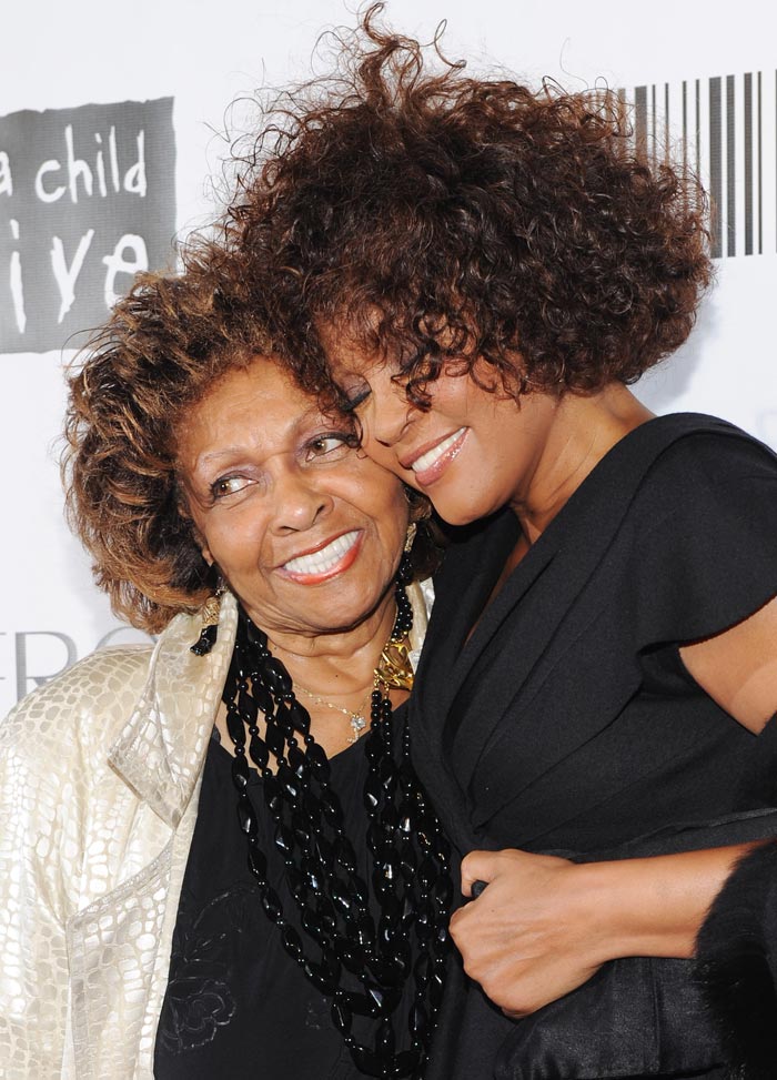 Whitney Houston com sua mãe Cissy Houston, em 2010