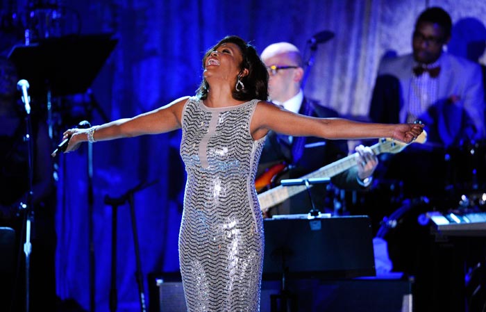 Whitney Houston na festa de gala pré-Grammy, em 2011