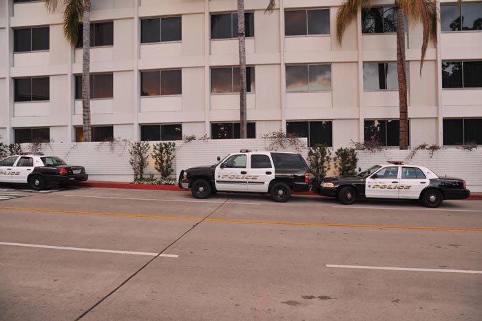 Movimentação da polícia em frente ao Beverly Hilton Hotel, onde o corpo de Whitney Houston foi encontrado