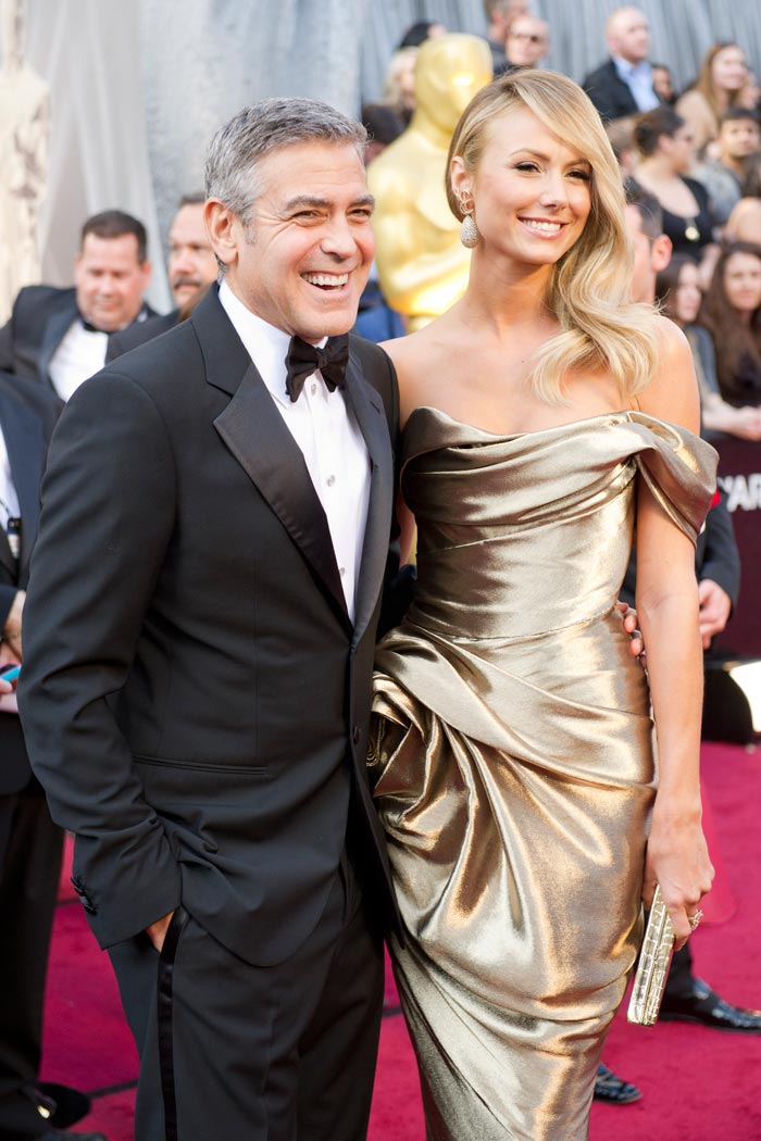 George Clooney chega ao Kodak Theater, acompanhado de sua namorada, Stacy Keibler