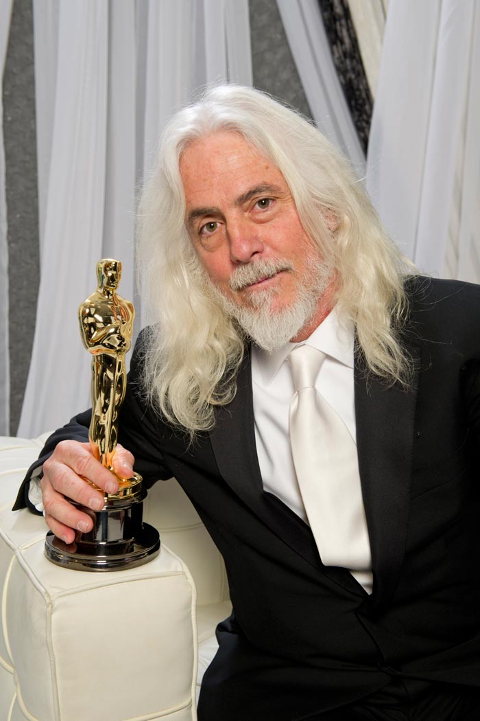 Robert Richardson recebe Oscar de Melhor Fotografia em A Invenção de Hugo Cabret 