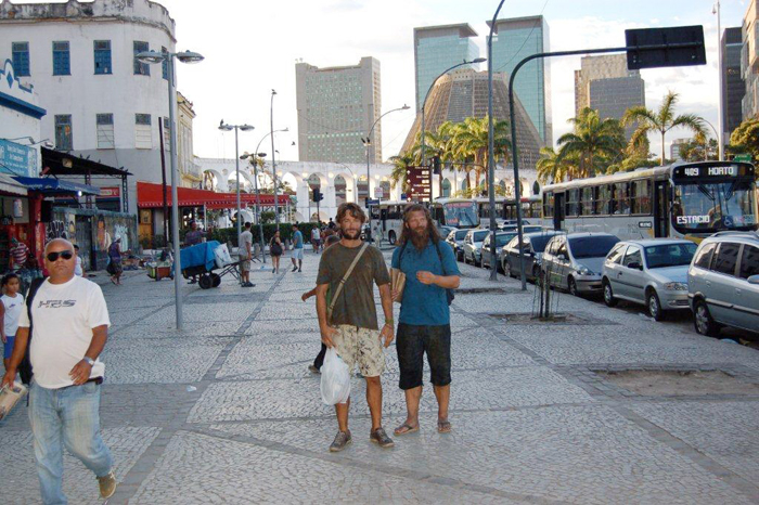 Kayky Brito grava cena de filme na Lapa, no Rio