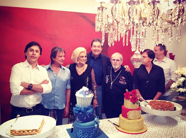 Tom Cavalcante recebe Hebe, Jô, Roberto Carlos e Faustão em sua festa