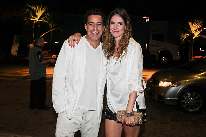 Luiz Calainho com a namorada Fernanda