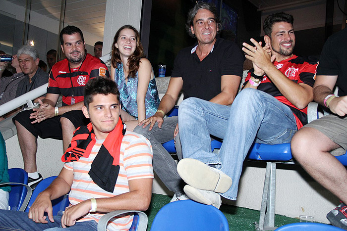 Os atores vibraram com o jogo do Flamengo.