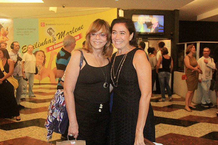 Lilia Cabral e Glória Perez se encontram em teatro no Rio