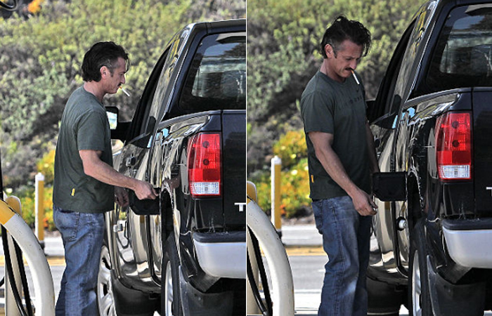 Perigo! Sean Penn abastece o carro com cigarro na boca
