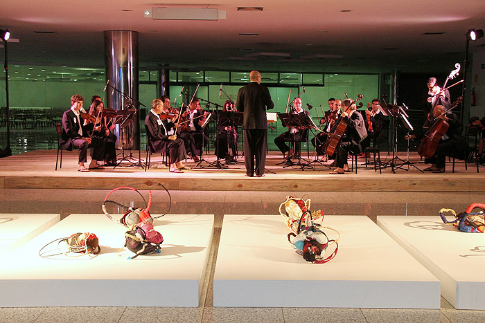 Evento contou com a apresentação de uma orquestra.